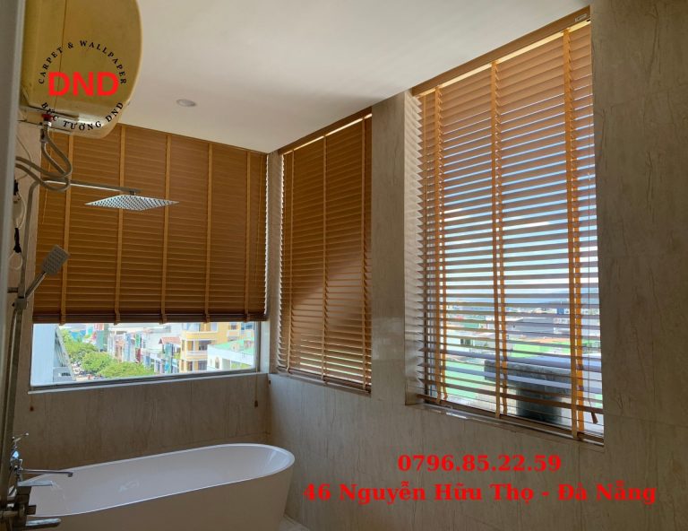 Chốt hạ 2 bộ rèm cầu vòng và màn sáo gỗ cho chị khách 449 Hoàng Diệu – Đà Nẵng
